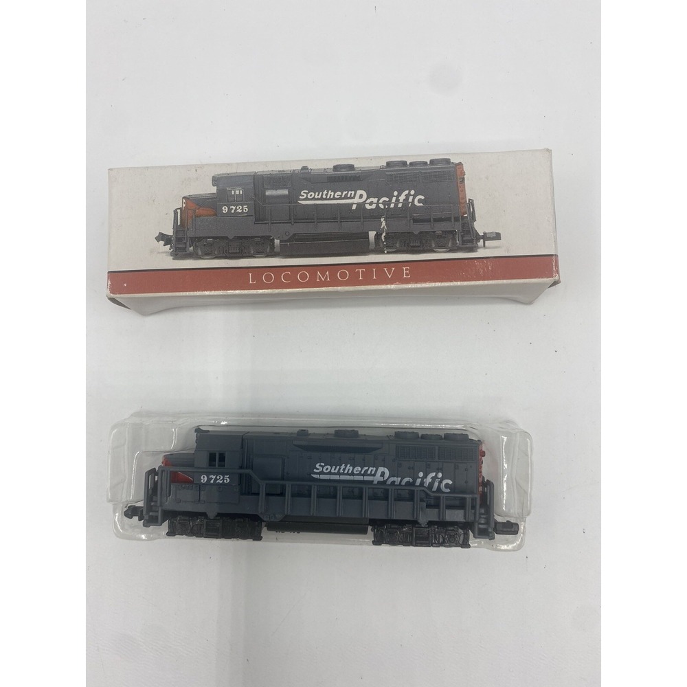 Southern Pacific Diesel Locomotive 9725 not Powered N Scale‎